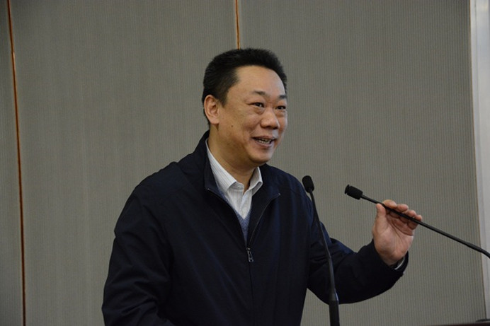 刘毅作报告_副本.jpg
